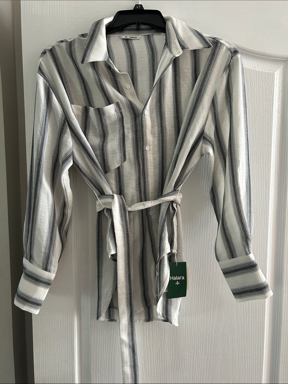 HALARA WOMENS Vertical Stripe Button-Down Shirt in White and Gray